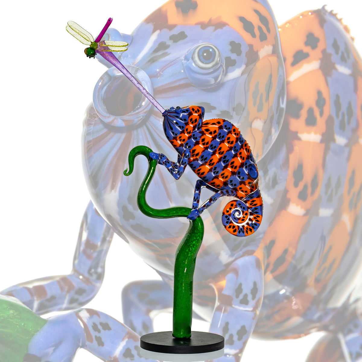 Chameleon and purple hand-blown glass dab rig with a skull design by Crunklestein