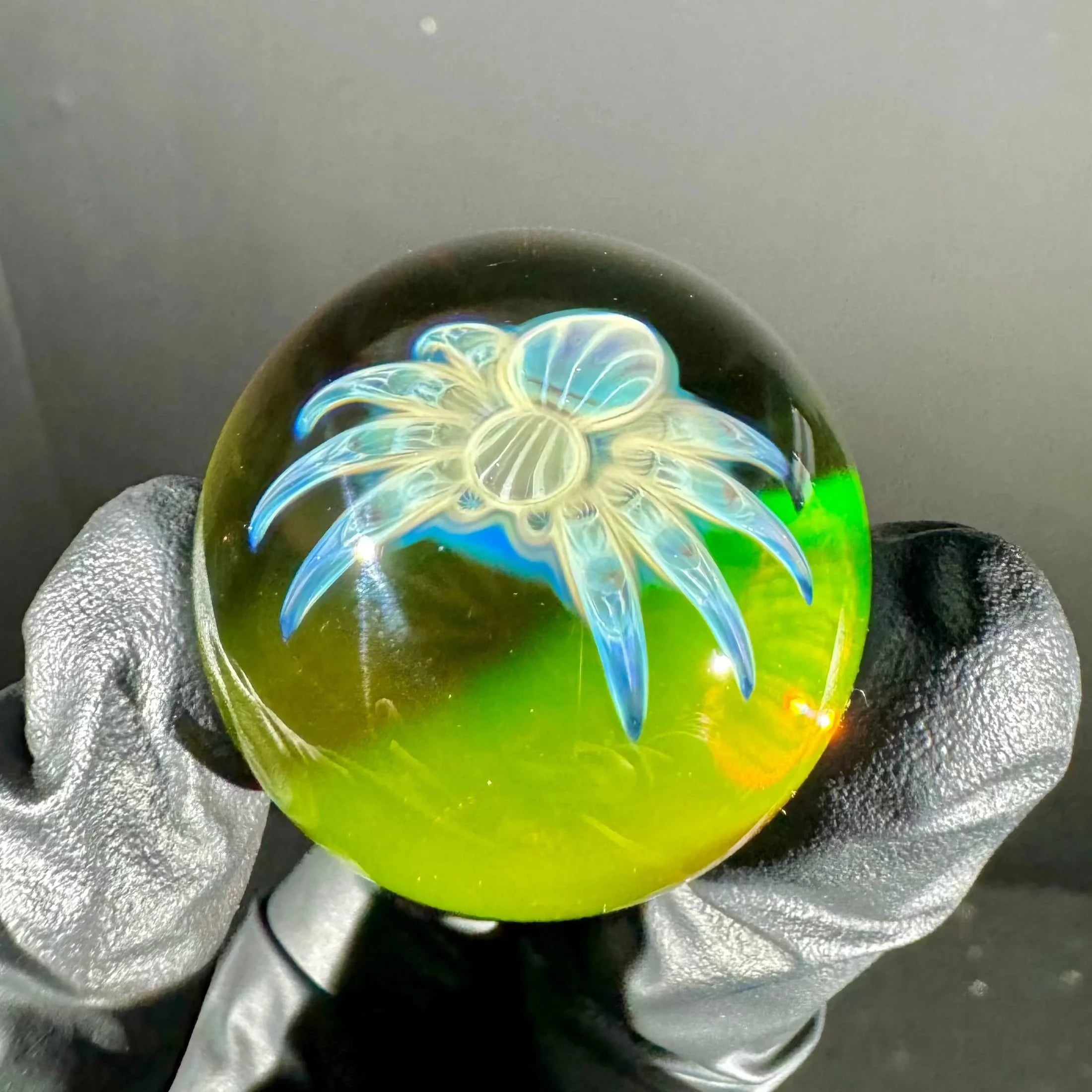 Florin Glass - UV Blue Spider 37MM Marble