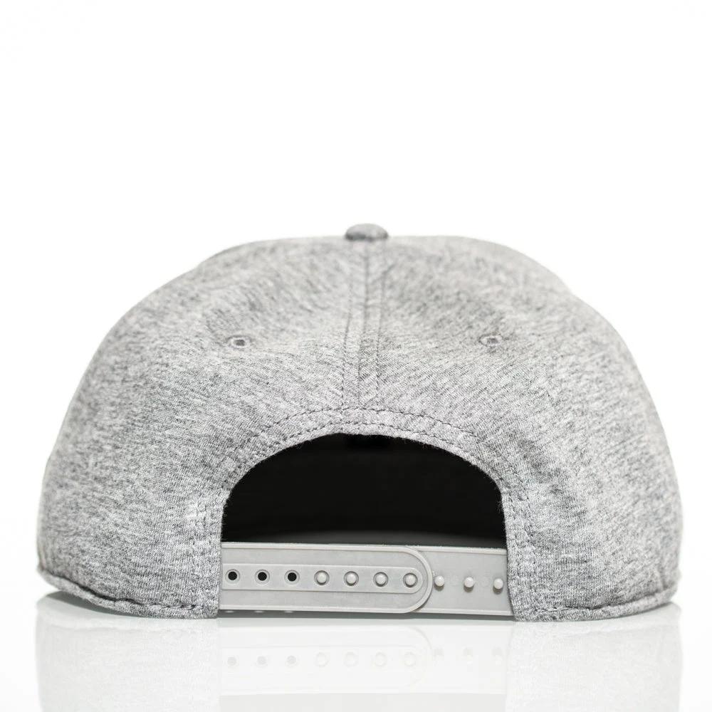 Gray heather snapback cap with adjustable strap, ideal for casual streetwear and headwear collections