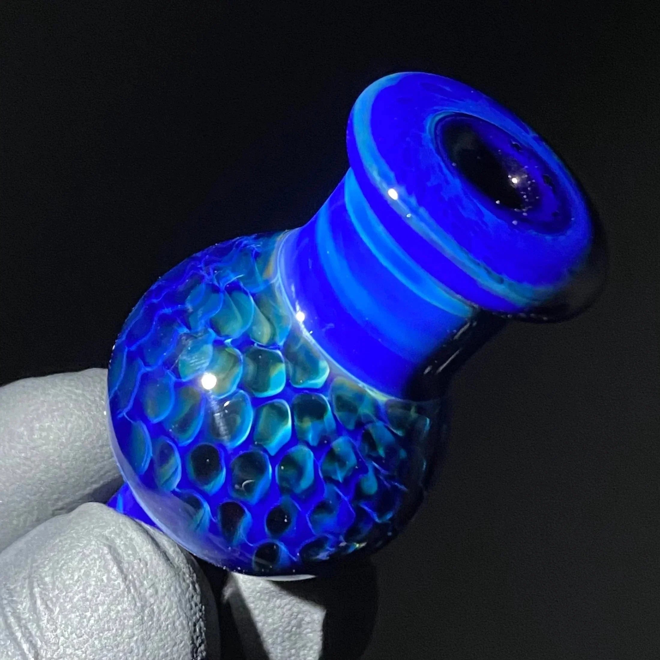Blue textured glass bowl with honeycomb pattern, hand-held, for smoking accessories