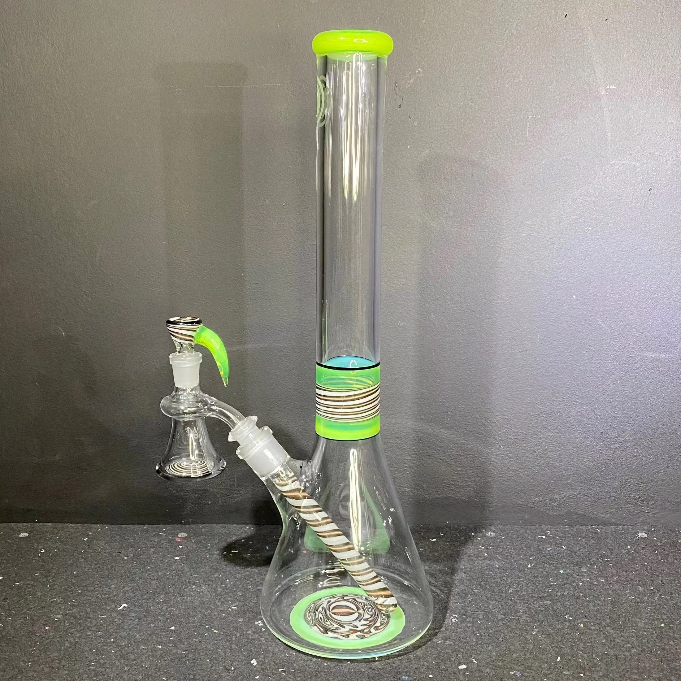OJ Flame - Green Slyme & Unobtainum Linework 16" Beaker w/ Ash Catcher