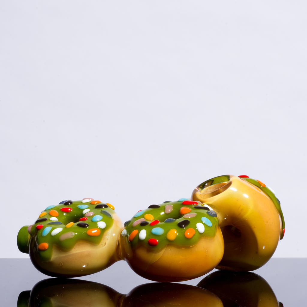 KGB Glass - Racimo de donuts con chispas esmeriladas de pistacho
