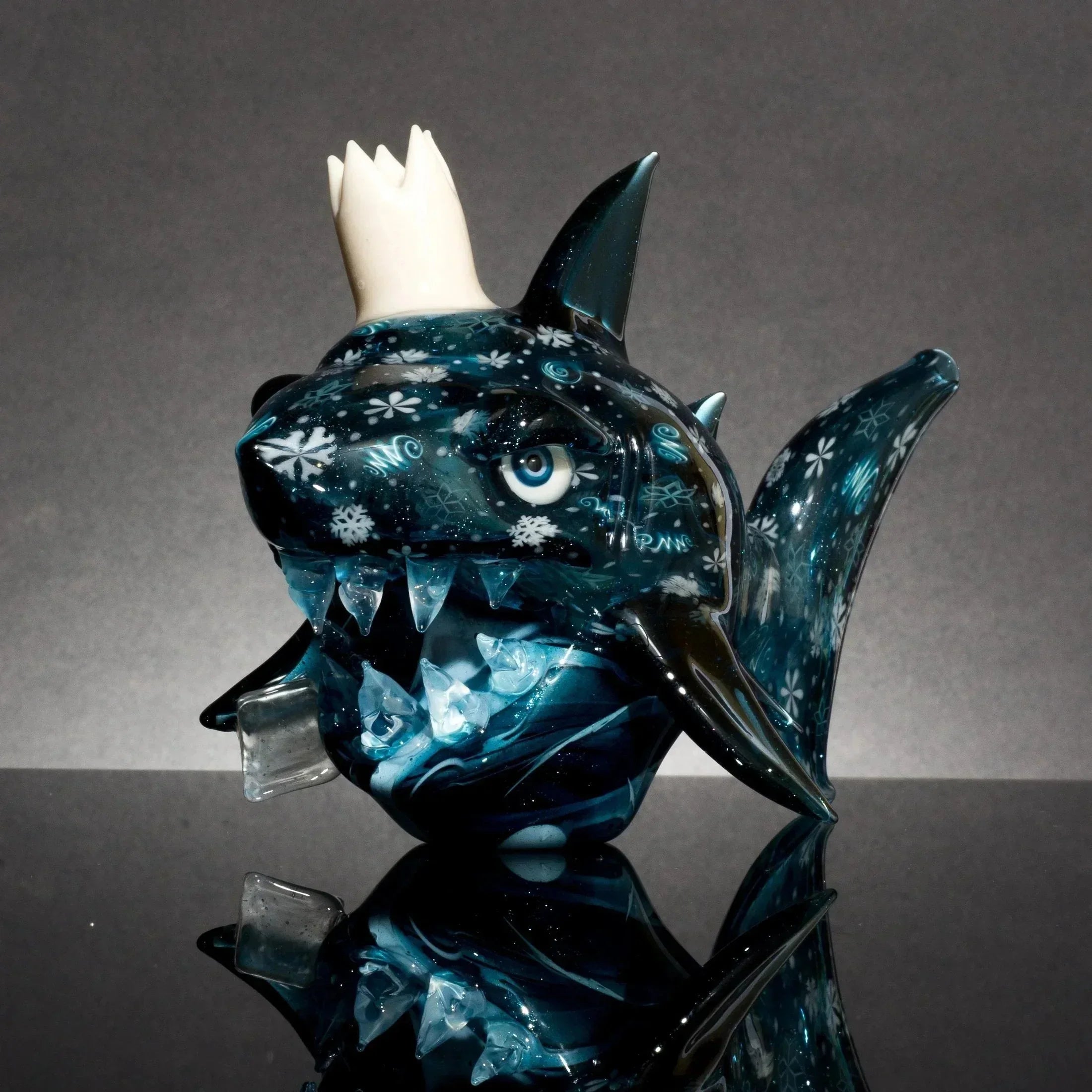 Niko Cray X Chaka Glass Shark Collab – Stoked Progressive Smoke