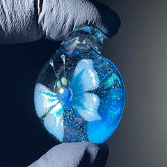 Florin Glass - Colgante de mariposa de polvo de estrellas atómico y unobtainium